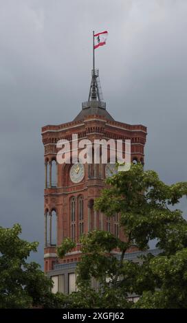 Torre dei Rotes Rathaus dal retro, Juedenstrasse, quartiere Mitte, Berlino, Germania Foto Stock