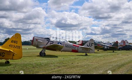 North American T-6G Texan (Harvard) sulla linea di volo al Headcorn Airshow Foto Stock