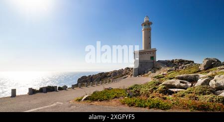 Faro di Punta Nariga, via del faro, Malpica de Bergantiños, Costa da morte, la Coruña, Galizia, Spagna, Europa Foto Stock