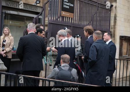 Londra, Regno Unito. 9 luglio 2024. Il leader delle riforme e neoeletto deputato NIGEL FARAGE è visto arrivare alla camera del Parlamento di Westminster con Richard Tice, Lee Anderson e Rupert Lowe e James McMurdock. Il partito laburista ha ottenuto 411 seggi dopo che l' ex primo ministro britannico Rishi Sunak ha indetto elezioni generali a sorpresa all' inizio di questo mese . Credito fotografico: Ben Cawthra/Sipa USA credito: SIPA USA/Alamy Live News Foto Stock