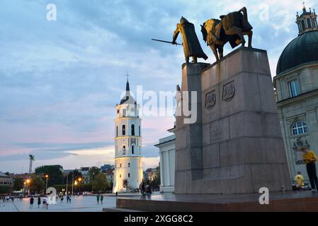 Monumento a Gediminas, Granduca di Lituania, 1275-1341, Piazza della Cattedrale, sito patrimonio dell'umanità dell'UNESCO, Vilnius, Lituania, Europa Foto Stock