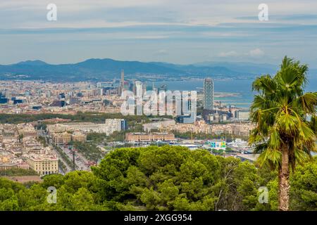 Vista della città dal castello di Montjuic, antica fortezza militare sul monte Montjuic, con vista sulla città, Barcellona, Catalogna, Spagna, Europa Foto Stock