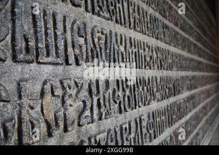 La minuscola chiesa di Stavropoleos del XVIII secolo, uno dei più bei monumenti religiosi della capitale, originariamente parte del monastero di Stavropoleos, Ol Foto Stock