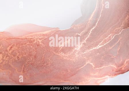 Vista ravvicinata di un'opera d'arte astratta con oro rosa e inchiostro bianco Foto Stock