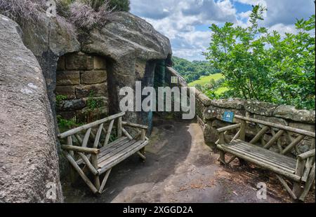 Entrando nella Grotto Hill a Hawkstone Follies, Hawkstone Park, Weston-under-Redcastle, Shrewsbury, Shropshire Foto Stock