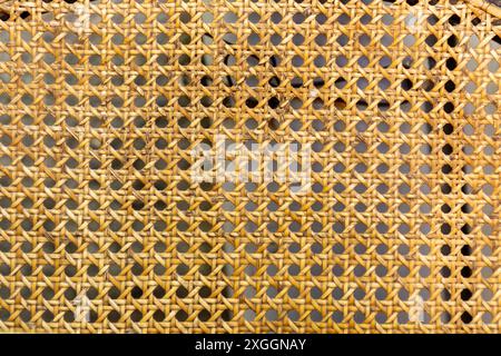 Primo piano di rattan intrecciato a mano con motivo esagonale, dettagli d'arredamento vintage Foto Stock