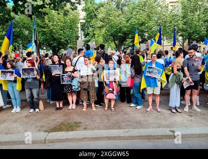 Impressionen - teste von Ukrainern vor der russischen Botschaft nach einem Tag schwerer Luftangriffe auf die Ukraine unter anderem mit der Bombardi Foto Stock