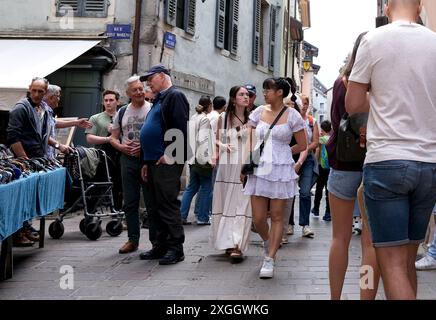 Mercato di strada ad Annecy, Francia, Europa Foto Stock
