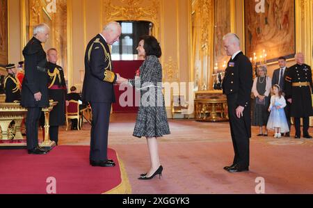 Dame Shirley Bassey, cantante, è stata fatta una compagna d'onore da re Carlo III al Castello di Windsor. L'onore riconosce i servizi alla musica. Data foto: Martedì 9 luglio 2024. Foto Stock