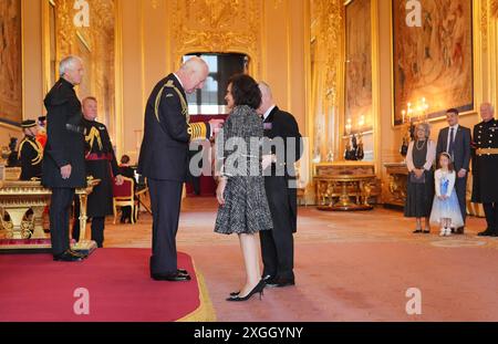 Dame Shirley Bassey, cantante, è stata fatta una compagna d'onore da re Carlo III al Castello di Windsor. L'onore riconosce i servizi alla musica. Data foto: Martedì 9 luglio 2024. Foto Stock