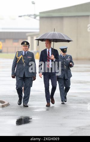 Il principe di Galles, Royal Honorary Air Commodore, RAF Valley, arriva per una visita alla base aerea della RAF Valley ad Anglesey per la prima volta da quando ha assunto il ruolo di re Carlo III. Data foto: Martedì 9 luglio 2024. Foto Stock