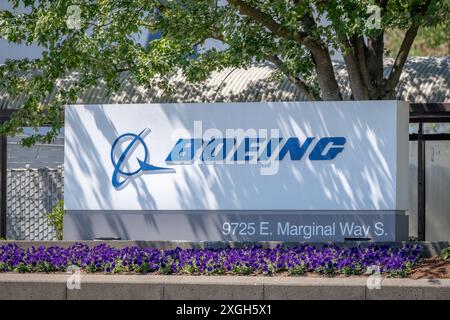 Seattle, Stati Uniti. 6 luglio 2024. Un cartello con il logo Boeing segna l'ingresso di una struttura Boeing vicino al Boeing Field a Seattle, Washington, il 6 luglio 2024. (Foto di Nate Koppelman/Sipa USA) credito: SIPA USA/Alamy Live News Foto Stock