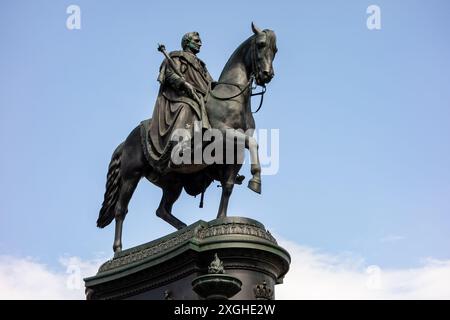 DRESDA, GERMANIA - 27 APRILE 2015: Statua equestre di Giovanni Re di Sassonia a Dresda, Germania Foto Stock