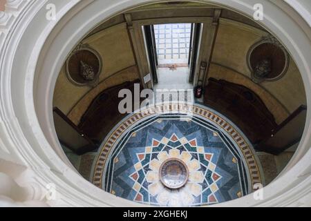 Diego Aragona Pignatelli Cortes Museum Diego Aragona Pignatelli Cortes Museum and Carriage Museum passa sotto la direzione del Palazzo reale di Napoli. ABP03450 Copyright: XAntonioxBalascox Foto Stock