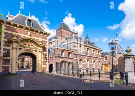 Mauritspoort o Grenadierspoort, la porta orientale del Binnenhof situata a l'Aia, nei Paesi Bassi Foto Stock