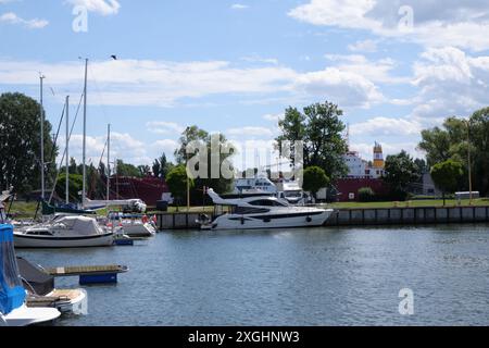 Porto e moli a Swinoujscie (Swinemunde) in Polonia. Foto Stock