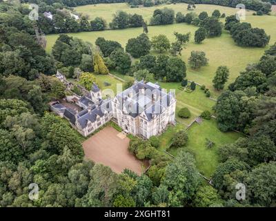 Seacox Heath, un castello classificato di grado II sul confine tra Sussex e Kent, perse il suo status diplomatico a maggio in risposta al governo britannico per "colpire e smantellare le operazioni di raccolta dei dati segreti russi", secondo l'Home Office. Si credeva che il gru russo lo stesse usando come base di spionaggio per operazioni di raccolta di informazioni, ma ha perso il suo status diplomatico. È di proprietà del Cremlino dal 1946. Seacox Heah, Ticehurst, East Sussex. Foto Stock