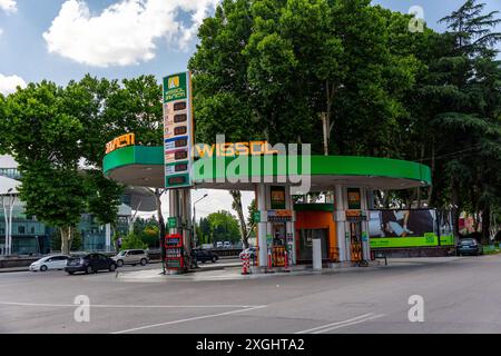 Tbilisi, Georgia - 23 GIUGNO 2024: Stazione Gast di Wissol Petroleum, un marchio figlia del gruppo Wissol, uno dei più grandi gruppi commerciali di vendita al dettaglio in G Foto Stock