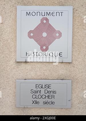 L'église Saint-Denis est une église paroissiale de culte catholique, dédiée à l'évêque saint Denis, située dans la commune Francoaise d'Athis-Mons et l Foto Stock