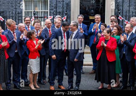 Londra, Regno Unito. 9 luglio 2024. I deputati del Partito Laburista scozzese posano per una foto con il primo Ministro, Keir Starmer e il leader del Partito Laburista scozzese. Anas Sarwar. Crediti: Karl Black/Alamy Live News Foto Stock