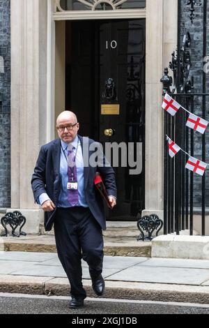 Londra, Regno Unito. 9 luglio 2024. Richard Hermer KC, procuratore generale, lascia Downing Street al numero 10 dopo una riunione del Gabinetto. Il primo ministro britannico Sir Keir Starmer ha comunicato che il suo nuovo governo deve "mettersi in moto” con particolare attenzione alla consegna. Crediti: Mark Kerrison/Alamy Live News Foto Stock