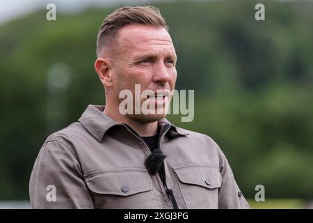 PONTYCLUN, REGNO UNITO. 9 luglio 2024. Craig Bellamy posa per una foto dopo essere stato annunciato come il nuovo manager della nazionale maschile senior del Galles al vale Resort, Hensol, Galles. (PIC di John Smith/FAW) credito: Football Association of Wales/Alamy Live News Foto Stock