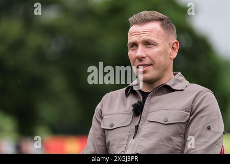 PONTYCLUN, REGNO UNITO. 9 luglio 2024. Craig Bellamy posa per una foto dopo essere stato annunciato come il nuovo manager della nazionale maschile senior del Galles al vale Resort, Hensol, Galles. (PIC di John Smith/FAW) credito: Football Association of Wales/Alamy Live News Foto Stock