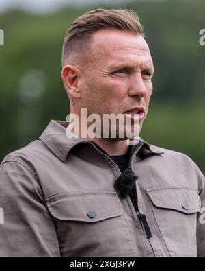 PONTYCLUN, REGNO UNITO. 9 luglio 2024. Craig Bellamy posa per una foto dopo essere stato annunciato come il nuovo manager della nazionale maschile senior del Galles al vale Resort, Hensol, Galles. (PIC di John Smith/FAW) credito: Football Association of Wales/Alamy Live News Foto Stock