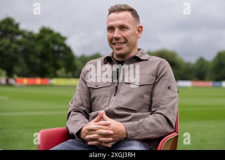 PONTYCLUN, REGNO UNITO. 9 luglio 2024. Craig Bellamy posa per una foto dopo essere stato annunciato come il nuovo manager della nazionale maschile senior del Galles al vale Resort, Hensol, Galles. (PIC di John Smith/FAW) credito: Football Association of Wales/Alamy Live News Foto Stock