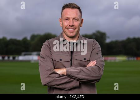 PONTYCLUN, REGNO UNITO. 9 luglio 2024. Craig Bellamy posa per una foto dopo essere stato annunciato come il nuovo manager della nazionale maschile senior del Galles al vale Resort, Hensol, Galles. (PIC di John Smith/FAW) credito: Football Association of Wales/Alamy Live News Foto Stock