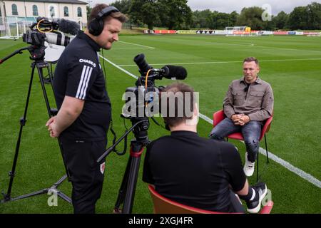 PONTYCLUN, REGNO UNITO. 9 luglio 2024. Craig Bellamy posa per una foto dopo essere stato annunciato come il nuovo manager della nazionale maschile senior del Galles al vale Resort, Hensol, Galles. (PIC di John Smith/FAW) credito: Football Association of Wales/Alamy Live News Foto Stock