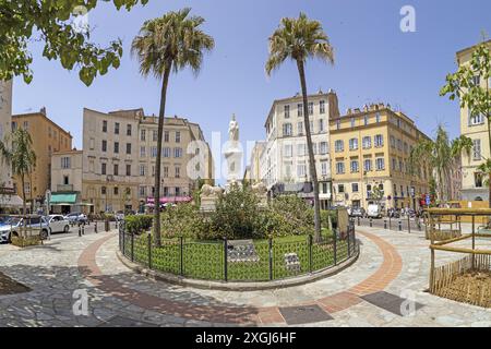 Foto panoramica del centro storico di Ajaccio sull'isola della Corsica durante il giorno d'estate Foto Stock