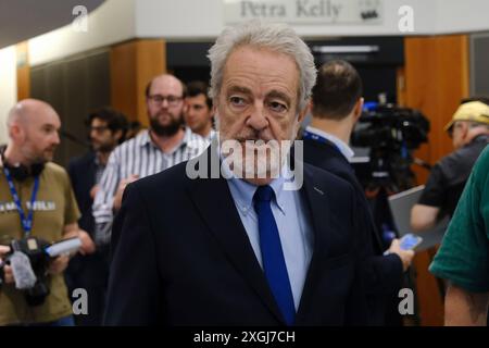 Ixelles, Belgio. 8 luglio 2024. Il deputato al Parlamento europeo Gerolf Annemans partecipa a una conferenza stampa durante la prima riunione dei nuovi Patrioti del gruppo a Bruxelles, Belgio, l'8 luglio 2024. Crediti: ALEXANDROS MICHAILIDIS/Alamy Live News Foto Stock