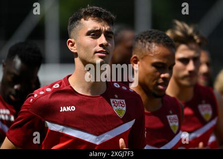 Von Links: Wahid Faghir VfB Stoccarda (19) Nikolas Nartey VfB Stoccarda (28) Anthony Rouault VfB Stoccarda (29) LE NORMATIVE DFL DEL VFB STUTTGART TRAINING 09.07.2024 VIETANO QUALSIASI USO DI FOTOGRAFIE COME SEQUENZE DI IMMAGINI E/O QUASI-VIDEO Foto Stock