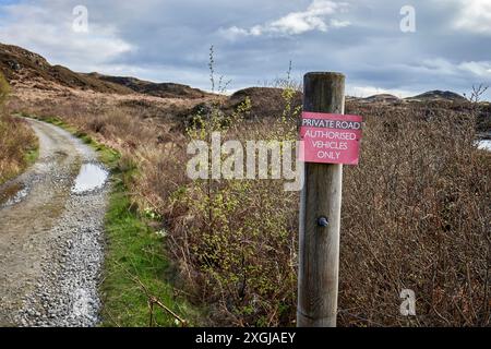 Cartello stradale privato all'inizio della spiaggia di Rhu. Arisaig, Scozia Foto Stock