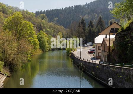 Europa, Lussemburgo, Diekirch, Esch-sur-Sûre, vista sul fiume Sûre vicino a Rue d'Eschdorf Foto Stock