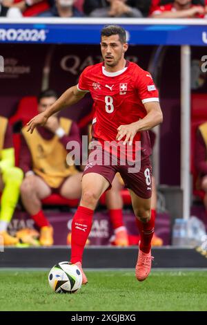 Remo Freuler (Svizzera) durante la partita di UEFA Euro Germania 2024 tra Inghilterra 6-4 Svizzera alla Dusseldorf Arena il 6 luglio 2024 a Dusseldorf, Germania. Crediti: Maurizio Borsari/AFLO/Alamy Live News Foto Stock