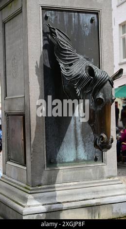 La fontana a cavallo nella città di Bruges, Belgio, parte di un sito patrimonio dell'umanità. Foto Stock