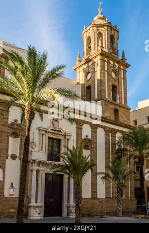 Iglesia de Santiago Apostol (Chiesa di San Giacomo Apostolo), città vecchia, cadice, spagna. Foto Stock