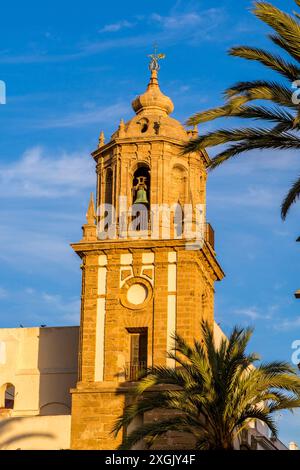 Iglesia de Santiago Apostol (Chiesa di San Giacomo Apostolo), città vecchia, cadice, spagna. Foto Stock