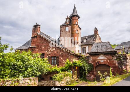 Affascinante Castel de Maussac e le sue pietre rosse a Collonges-la-Rouge, Francia Foto Stock