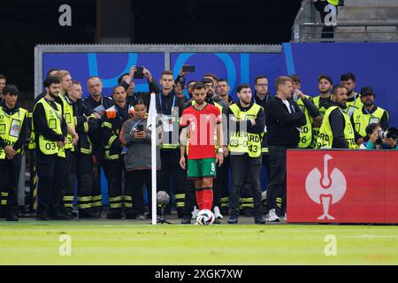 Bruno Fernandes visto durante la partita di UEFA Euro 2024 tra le squadre nazionali di Portogallo e Francia al VolksparkStadium di Amburgo, Germania (Maciej Rogowski) Foto Stock