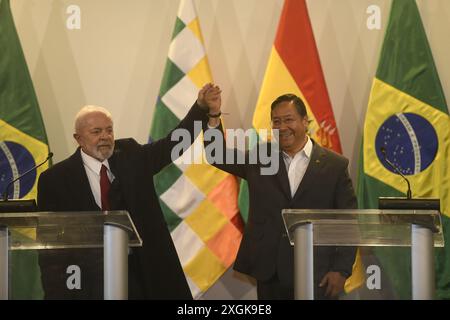 Santa Cruz, Bolivia. 9 luglio 2024. Luiz Inacio Lula da Silva (l), presidente del Brasile, e Luis Arce, presidente della Bolivia, durante il loro incontro. Crediti: Diejo Tejerina/dpa/Alamy Live News Foto Stock