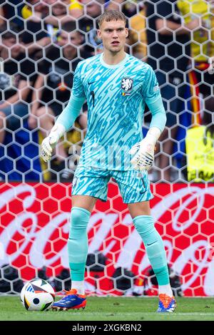Monaco, Germania. 2 luglio 2024. MONACO DI BAVIERA, GERMANIA - 2 LUGLIO: Bart Verbruggen dei Paesi Bassi durante la partita UEFA EURO 2024 tra Romania e Paesi Bassi al Munich Football Arena il 2 luglio 2024 a Monaco, Germania. (Foto di Joris Verwijst/Agenzia BSR) credito: Agenzia BSR/Alamy Live News Foto Stock