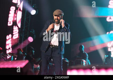 Madrid, Spagna. 9 luglio 2024. Il cantante Juan Luis Guerra, durante la sua esibizione al Wizink Center, il 9 luglio 2024, a Madrid, Spagna. Crediti: SIPA USA/Alamy Live News Foto Stock