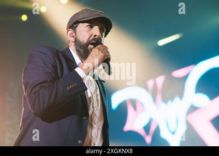 Madrid, Spagna. 9 luglio 2024. Il cantante Juan Luis Guerra, durante la sua esibizione al Wizink Center, il 9 luglio 2024, a Madrid, Spagna. Crediti: SIPA USA/Alamy Live News Foto Stock