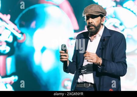 Madrid, Spagna. 9 luglio 2024. Il cantante Juan Luis Guerra, durante la sua esibizione al Wizink Center, il 9 luglio 2024, a Madrid, Spagna. Crediti: SIPA USA/Alamy Live News Foto Stock