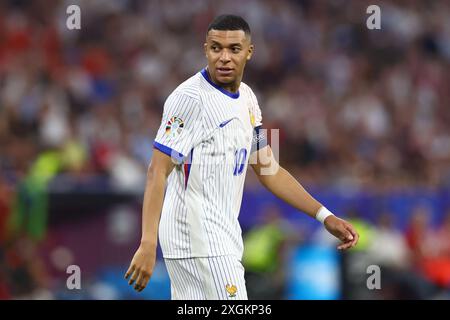 Monaco, Germania. 9 luglio 2024. La Francia Kylian Mbappe guarda durante la semifinale di UEFA Euro 2024 alla Munich Football Arena di Monaco, Germania, il 9 luglio 2024. Chris Brunskill/UPI Credit: UPI/Alamy Live News Foto Stock