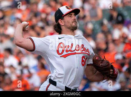 Baltimora, Stati Uniti. 9 luglio 2024. BALTIMORE, MD - 09 LUGLIO: Il lanciatore dei Baltimore Orioles Dean Kremer (64) durante una partita della MLB tra i Baltimore Orioles e i Chicago Cubs, il 9 luglio 2024, all'Orioles Park a Camden Yards, a Baltimora, Maryland. (Foto di Tony Quinn/SipaUSA) credito: SIPA USA/Alamy Live News Foto Stock