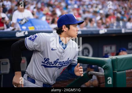 Philadelphia, Stati Uniti. 9 luglio 2024. I Los Angeles Dodgers designati come hitter Shohei Ohtani (17) prende il campo prima dell'inizio di una partita di baseball della MLB contro i Philadelphia Phillies a Philadelphia martedì 9 luglio 2024. Foto di Laurence Kesterson/UPI credito: UPI/Alamy Live News Foto Stock